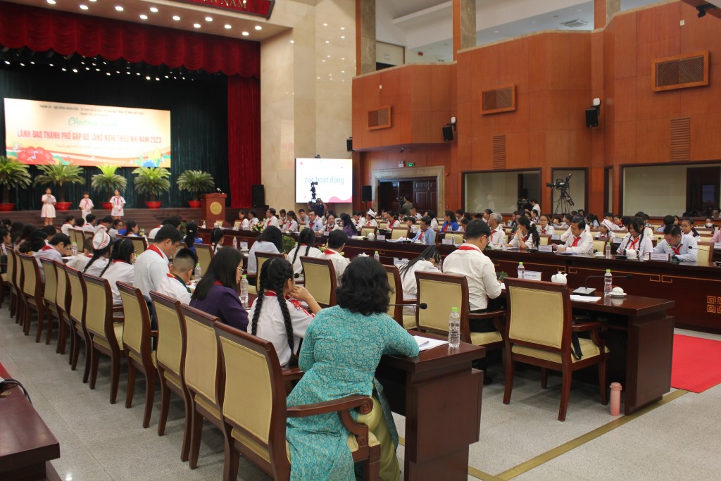 Không gian buổi gặp gỡ giữa Lãnh đạo TP Hồ Chí Minh và thiếu nhi