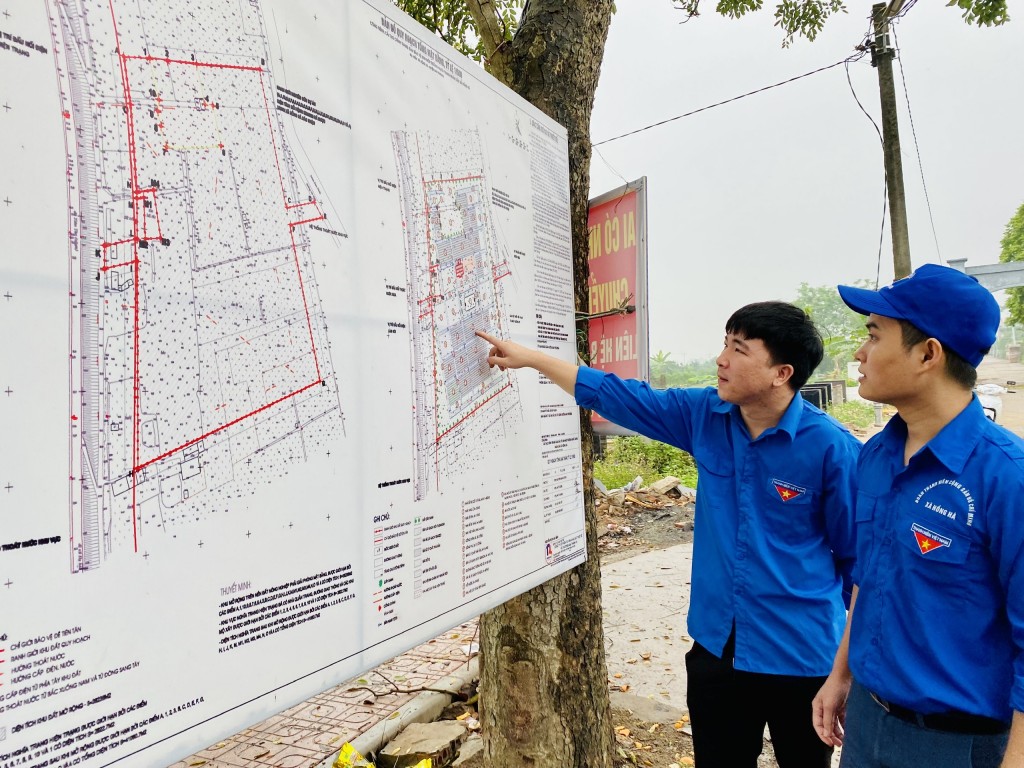 Thanh niên Hà Nội tìm hiểu về dự án để tuyên truyền tới Nhân dân