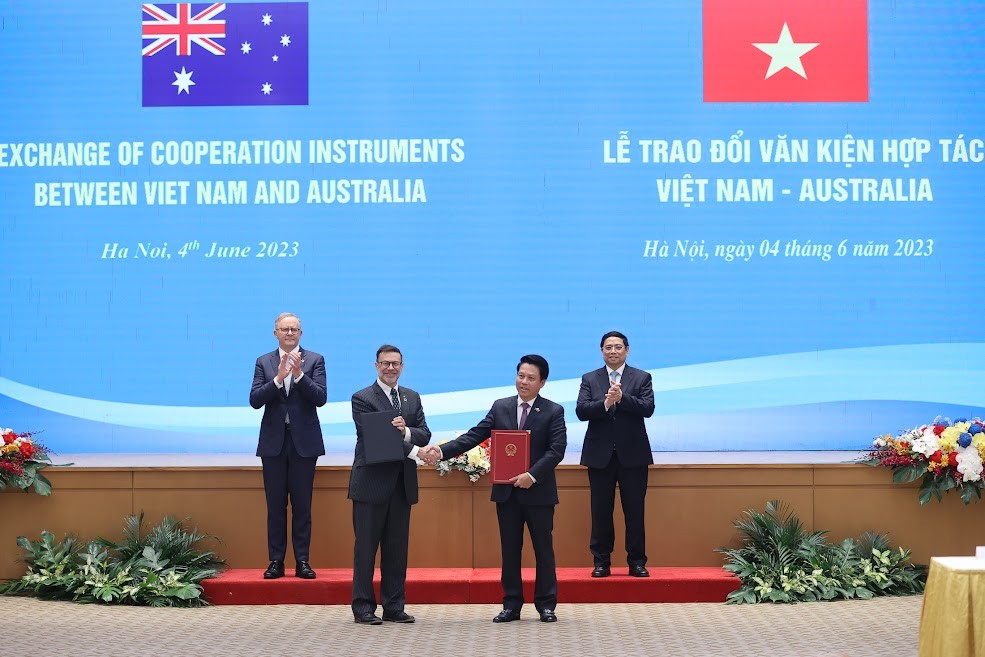 Ngân hàng Nhà nước Việt Nam và Trung tâm Phân tích và Báo cáo giao dịch Australia (AUSTRAC) trao đổi Bản ghi nhớ giữa về hợp tác trao đổi thông tin tình báo tài chính - Ảnh: VGP/Nhật Bắc