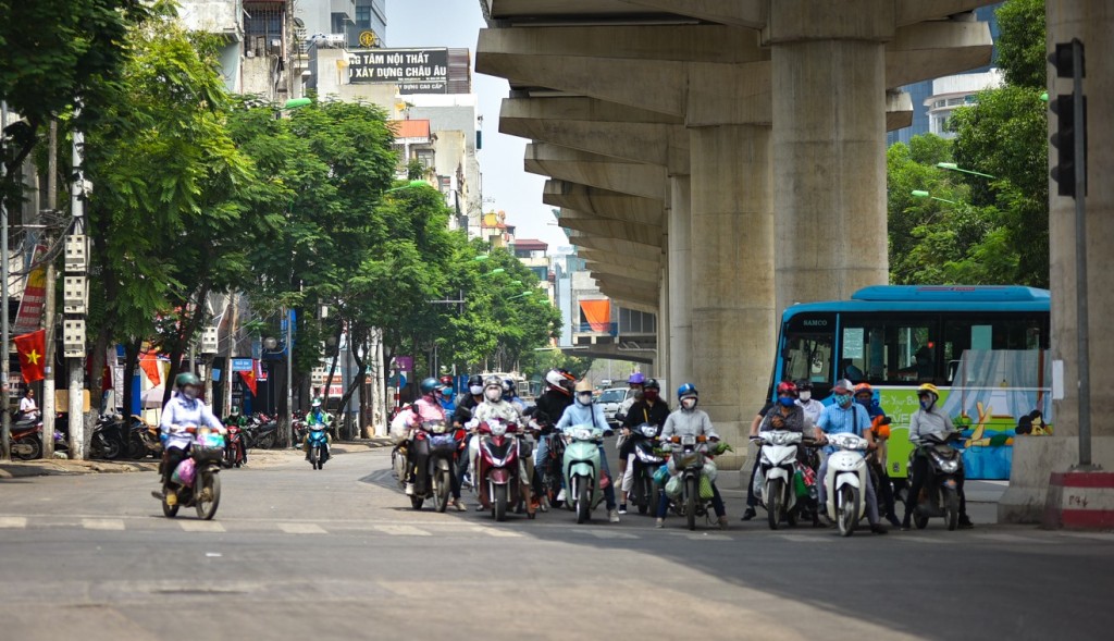 Muôn kiểu “chạy trốn” nắng nóng của người trẻ