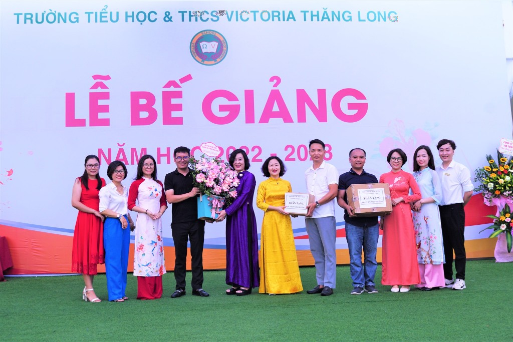 Các học sinh một trường liên cấp ở Hà Nội đoạt 1.607 huy chương và giải thưởng