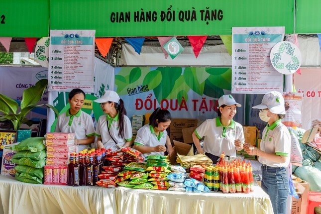 Gian hàng đổi quà tặng của Vedan