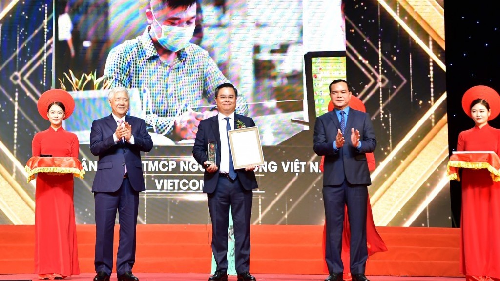 Vinh danh Vietcombank tại chương trình Vinh quang Việt Nam năm 2023
