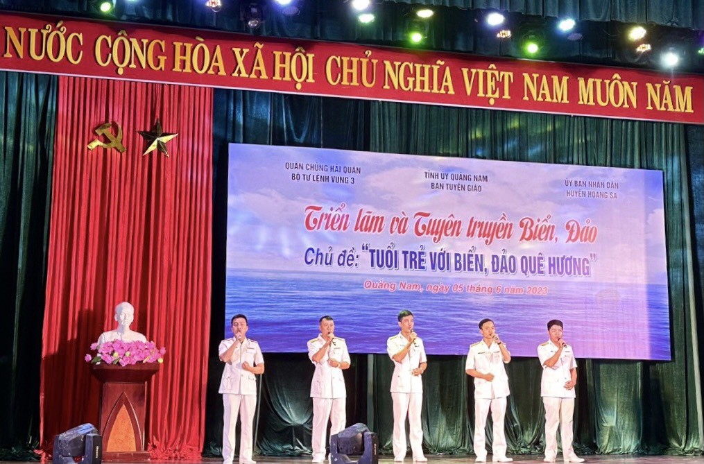 Chương trình do Ban Tuyên giáo Tỉnh ủy Quảng Nam phối hợp Bộ Tư lệnh Vùng 3 Hải quân, UBND huyện Hoàng Sa (TP Đà Nẵng) tổ chức