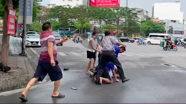 Phóng viên Đài Phát thanh và Truyền hình Hà Nội bị hành hung dã man khi đang tác nghiệp