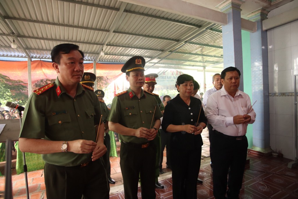 Long An: Trao bằng Tổ quốc ghi công cho thân nhân liệt sĩ Nguyễn Xuân Hào