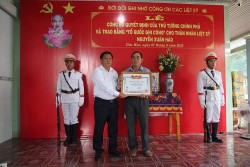 Long An: Trao bằng Tổ quốc ghi công cho thân nhân liệt sĩ Nguyễn Xuân Hào