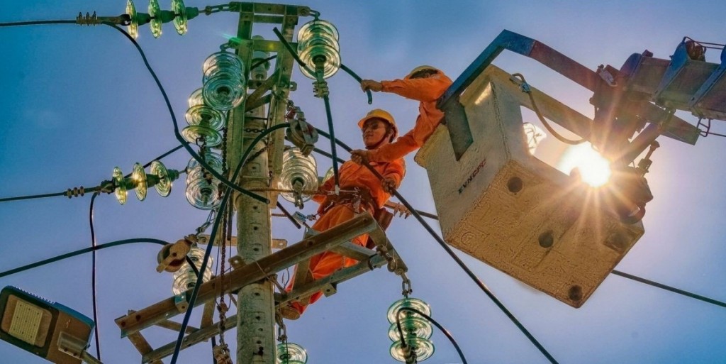 Phấn đấu hằng năm tiết kiệm tối thiểu 2% tổng điện năng tiêu thụ Phấn đấu hằng năm tiết kiệm tối thiểu 2% tổng điện năng tiêu thụ