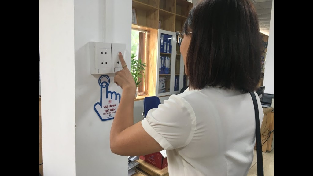 Phấn đấu hằng năm tiết kiệm tối thiểu 2% tổng điện năng tiêu thụ Phấn đấu hằng năm tiết kiệm tối thiểu 2% tổng điện năng tiêu thụ