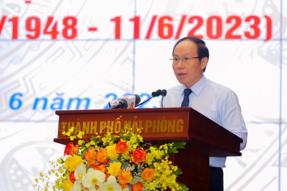 Đồng chí Lê Tiến Châu, Bí thư Thành ủy phát biểu tại Hội nghị.