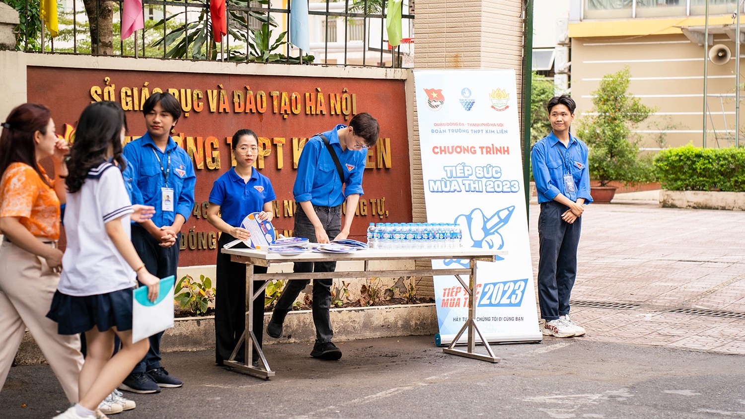 Áo xanh tình nguyện tiếp lửa cho sĩ tử thi vào lớp 10