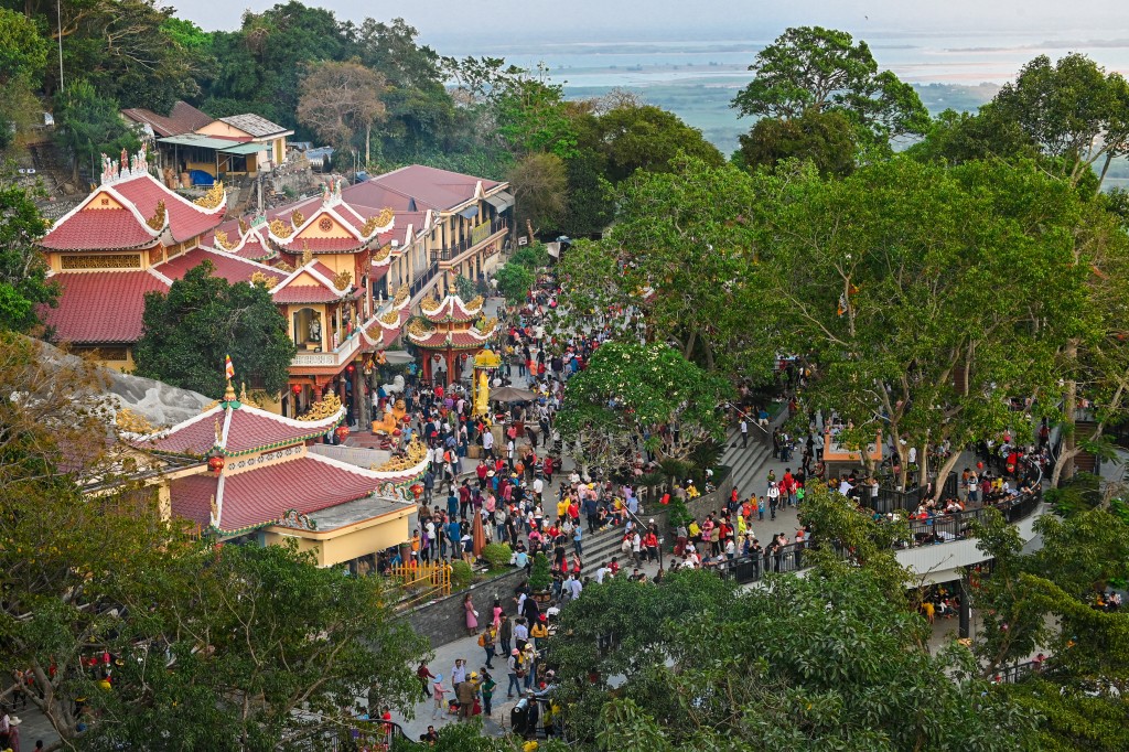 Lễ Vía Bà Linh Sơn Thánh Mẫu dự kiến đón hàng ngàn phật tử và du khách