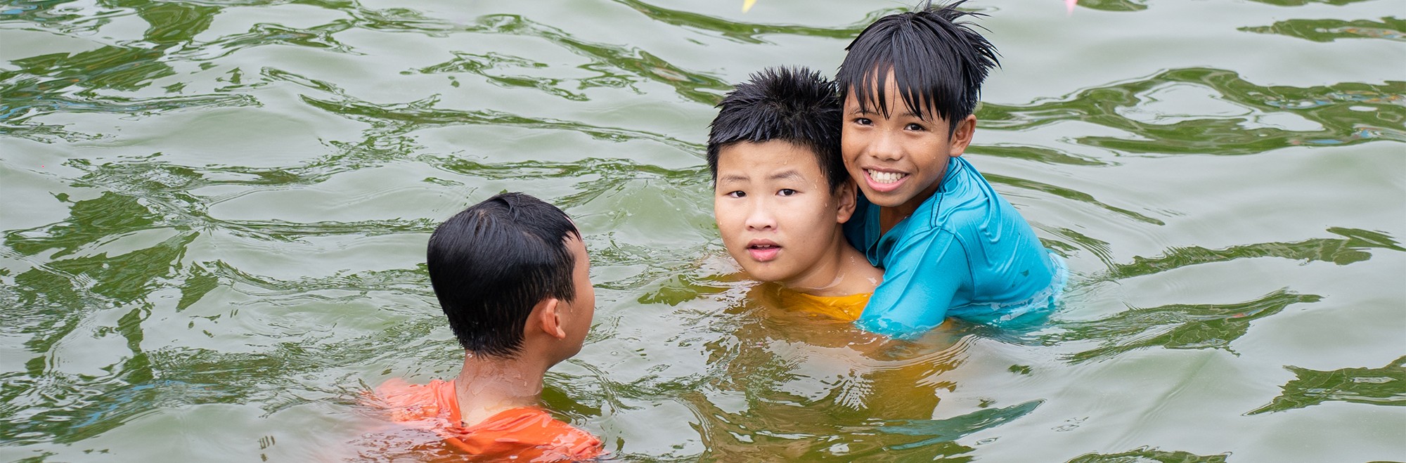 Ao bơi miễn phí gắn kết tình làng, nghĩa xóm