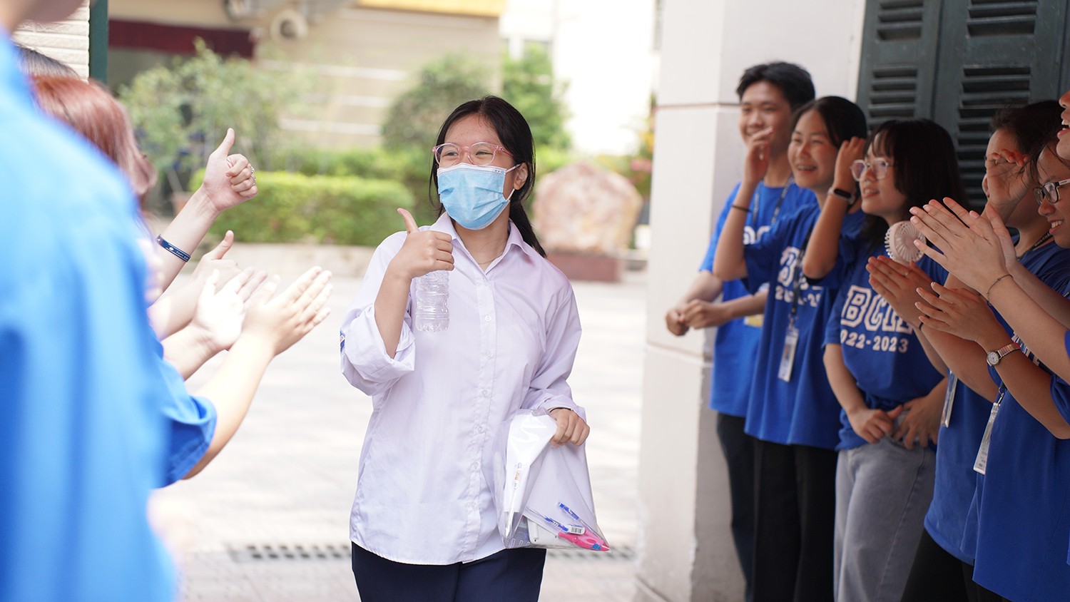 Niềm vui sướng trên khuân mặt thí sinh khi hoàn thành tốt bài thi
