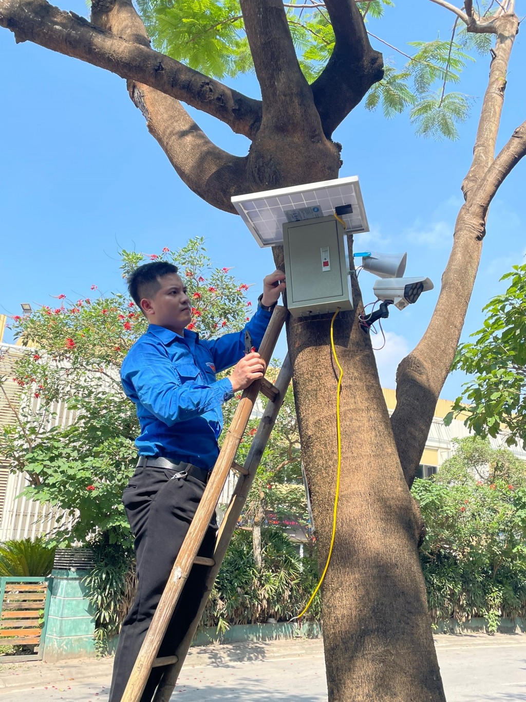 Quận đoàn Tây Hồ với mô hình “Loa thanh niên tuyên truyền tự động sử dụng năng lượng mặt trời”