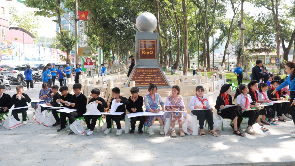 Ngày cao điểm chiến sĩ tình nguyện “Vì đàn em thân yêu”