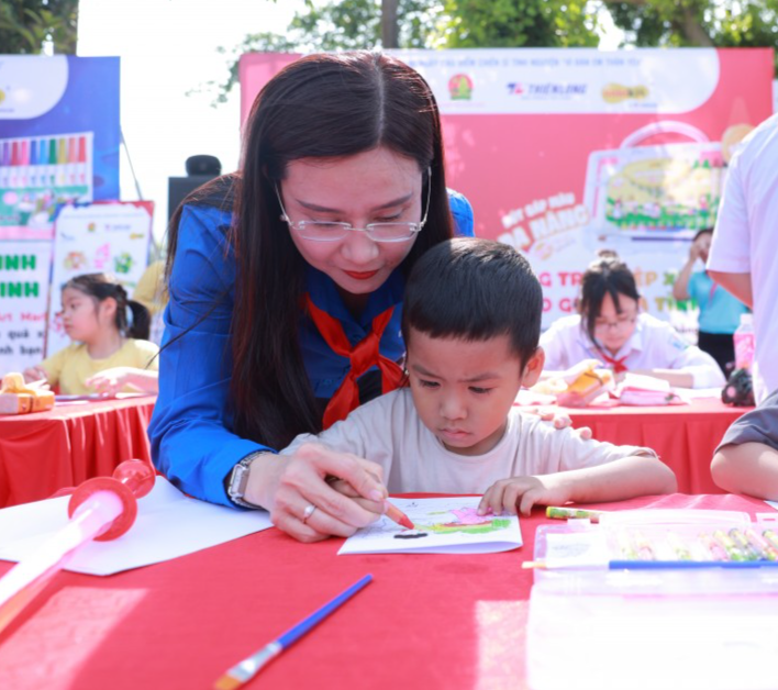 Ngày cao điểm chiến sĩ tình nguyện “Vì đàn em thân yêu”