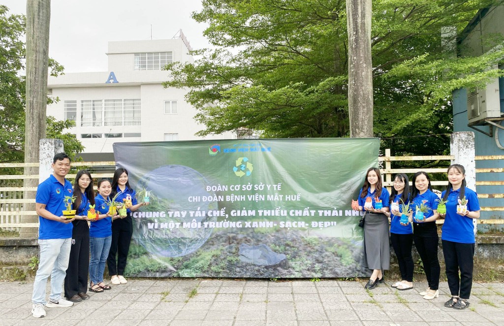 Công tác quản lý, xử lý rác thải được bệnh viện chú trọng triển khai thực hiện. Bệnh viện đã tổ chức tập huấn cho cán bộ, nhân viên xử lý rác; tiến hành phân loại rác ngay tại chỗ. Đối với chất thải lỏng, bệnh viện đã lắp 