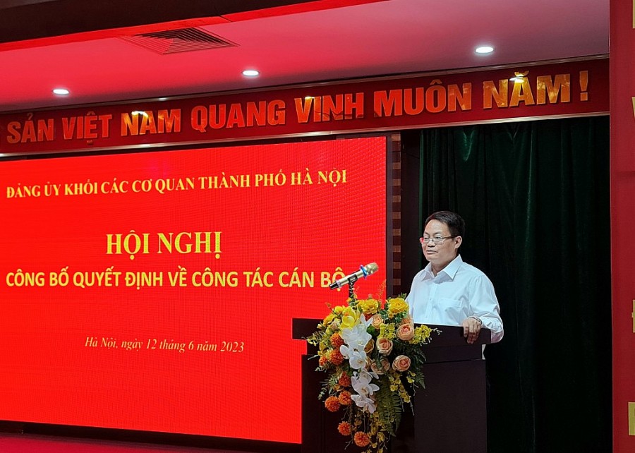 Tân Bí thư Đảng ủy cơ quan Sở Thông tin và Truyền thông Hà Nội Nguyễn Việt Hùng phát biểu nhận nhiệm vụ