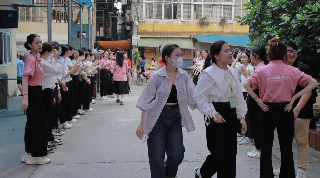 Ngày hội hiến máu toàn trường Đại học Sư phạm Hà Nội “Sắc Vàng Hoàng Yến” lần thứ VIII thu hút nhiều sinh viên tham gia