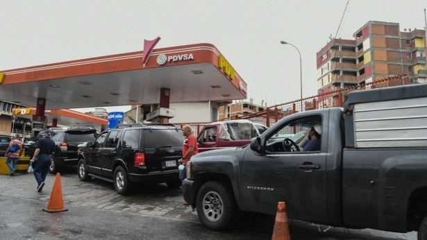 Venezuela: Quay sổ xố để quyết định người được mua xăng