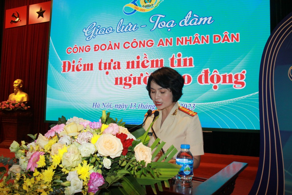 Thượng tá Công Thanh Thảo - Trưởng Ban Công đoàn CAND ôn lại truyền thống của Công đoàn CAND