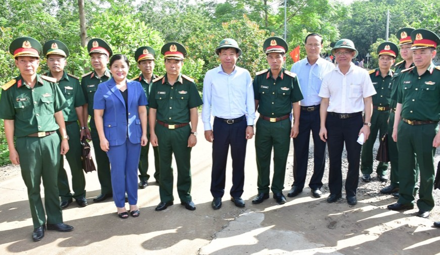 đại biểu khảo sát tại huyện Bù Đốp, Bình Phước.