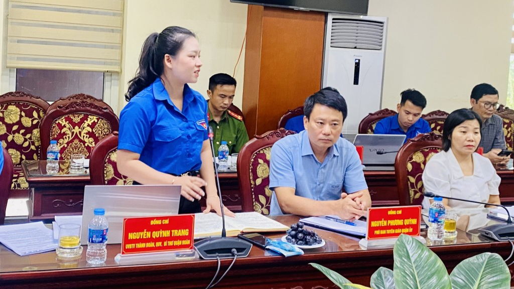 Bí thư Quận đoàn Hoàng Mai Nguyễn Quỳnh Trang báo cáo kết quả công tác Đoàn 6 tháng đầu năm 2023