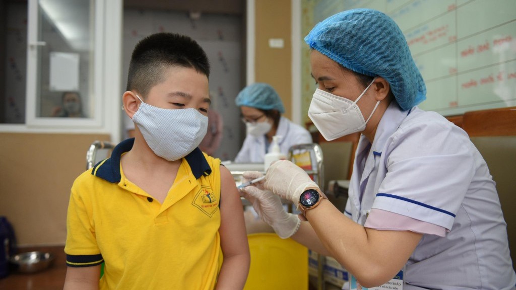 Bộ trưởng Bộ Y tế Đào Hồng Lan: Sẽ đảm bảo được số vaccine 5 trong 1 tiêm cho trẻ