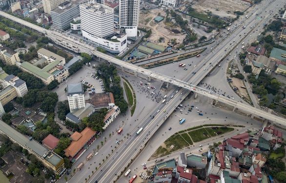 Nút giao thông Mai Dịch nằm trên trục đường Vành đai 3 Hà Nội.