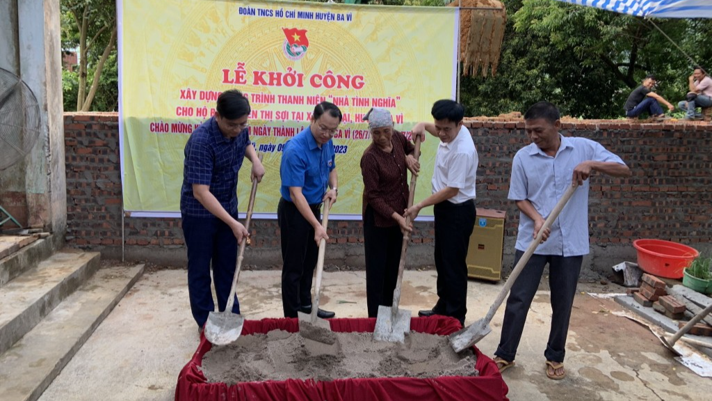 Lễ khởi công xây dựng nhà tình nghĩa tặng bà Nguyễn Thị Sợi 