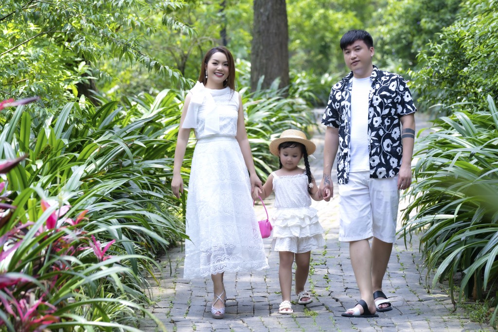 Gia đình ca sĩ Nguyễn Ngọc Anh - Tô Minh Đức và bé Mia