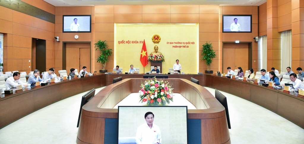 Ủy ban Thường vụ Quốc hội họp cho ý kiến dự thảo Nghị quyết của Quốc hội về thí điểm một số cơ chế, chính sách đặc thù phát triển TP Hồ Chí Minh, trong đó có đề xuất thành lập Sở ATTP (Anh: Cổng thông tin điện tử Quốc hội Việt Nam)