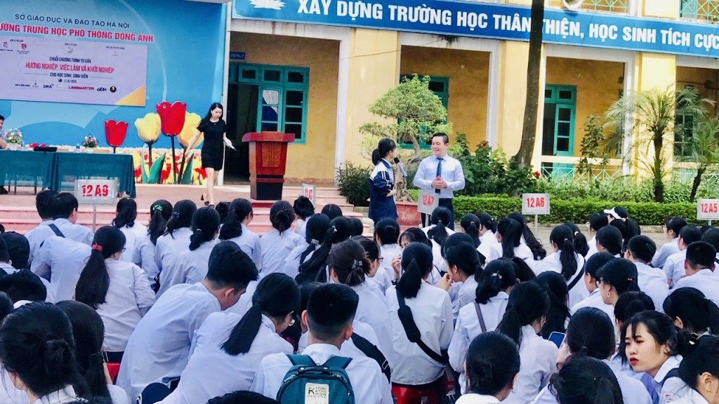 Học sinh Hà Nội được tư vấn, hướng nghiệp