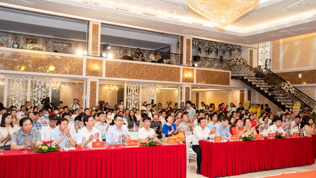 Hà Nội Công bố Quyết định và trao giấy chứng nhận cho 518 sản phẩm OCOP