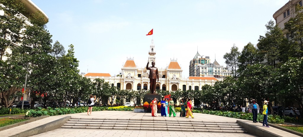 TP Hồ Chí Minh nhìn từ phố đi bộ Nguyễn Huệ