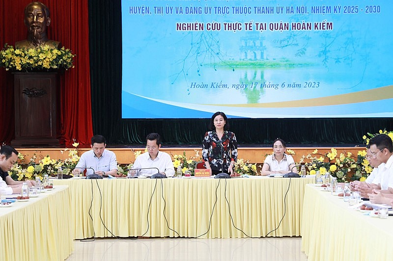 Phó Bí thư Thường trực Thành ủy Hà Nội Nguyễn Thị Tuyến phát biểu tại buổi làm việc.