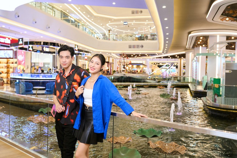Vincom Mega Mall Smart City nâng tầm trải nghiệm khách hàng với kiến trúc thiên nhiên trong nhà đẹp mắt