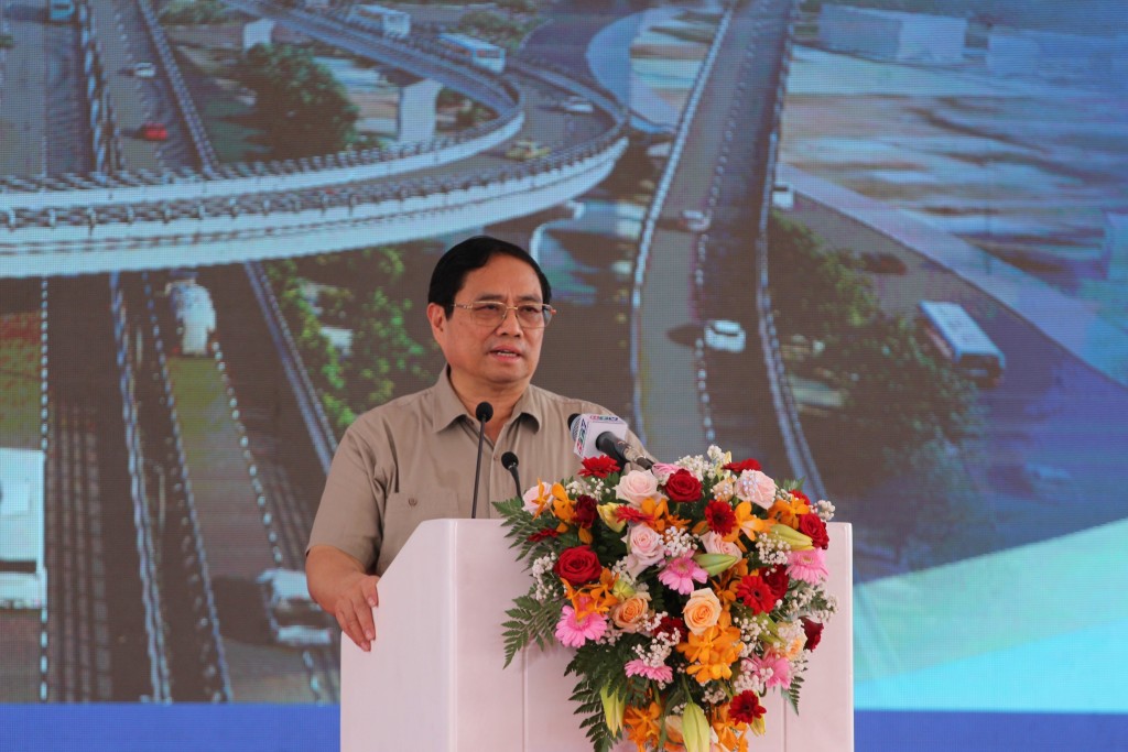 Thủ tướng Phạm Minh Chính phát biểu chỉ đạo tại Lễ khởi công dự án Vành đai 3 đầu cầu TP Hồ Chí Minh sáng 18/6