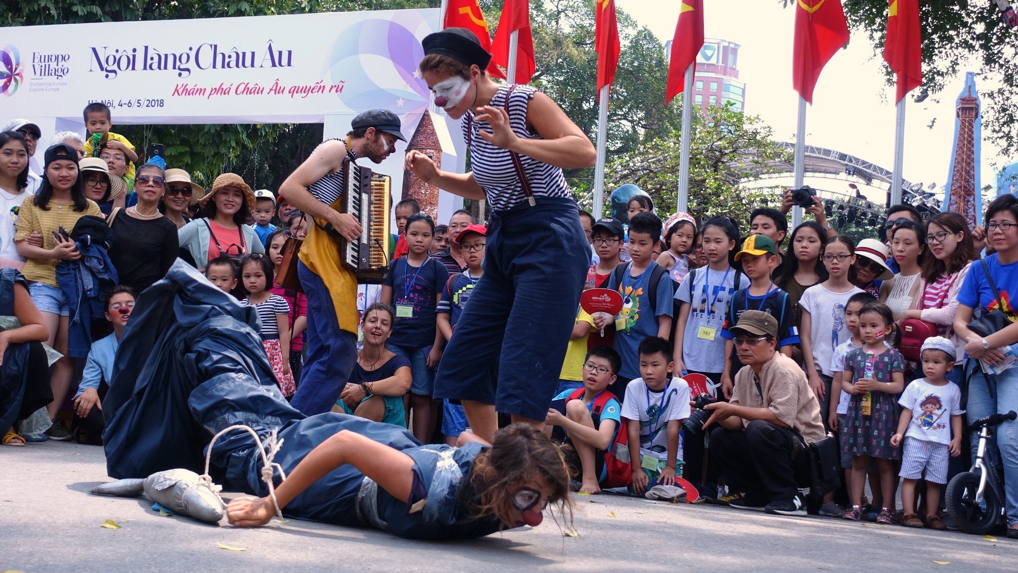 Bài 1. Bức tranh không gian sáng tạo ở Hà Nội