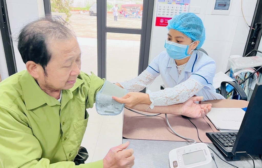 Người cao tuổi sẽ được khám định kỳ ít nhất 1 lần/năm