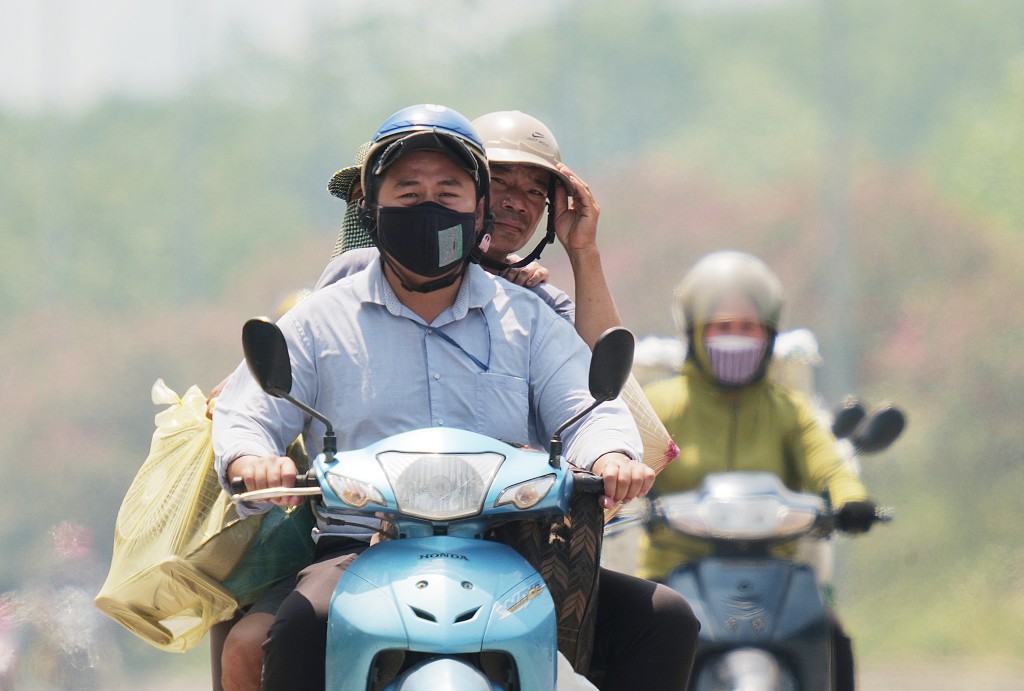 Hà Nội ngày nắng nóng, chiều tối và đêm có mưa rào và dông rải rác