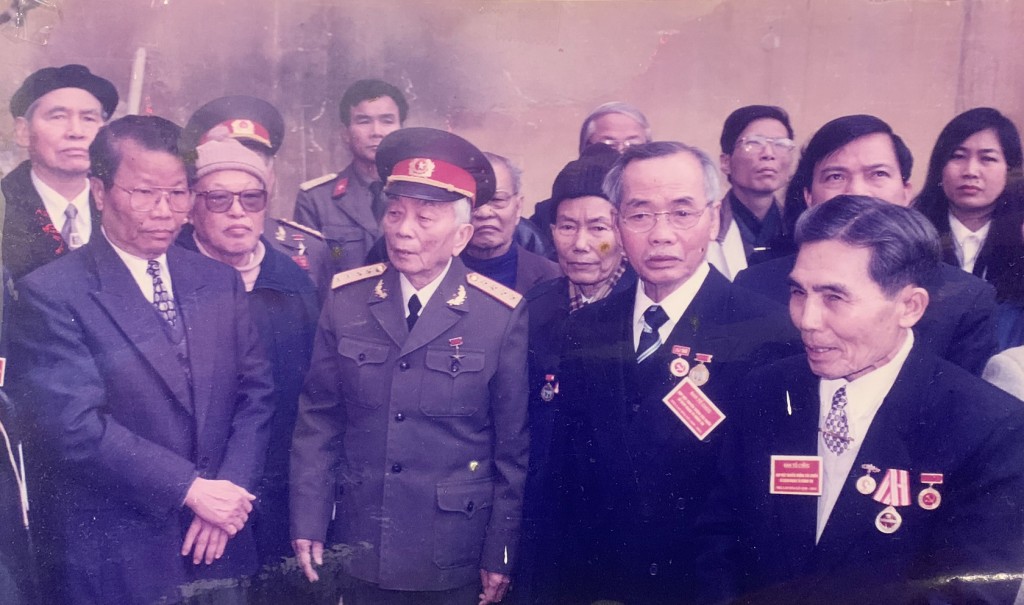 Ông Hà cùng Đại tướng Võ Nguyên Giáp, nguyên Chủ tịch nước Trần Đức Lương thăm lại nhà tù Hỏa Lò