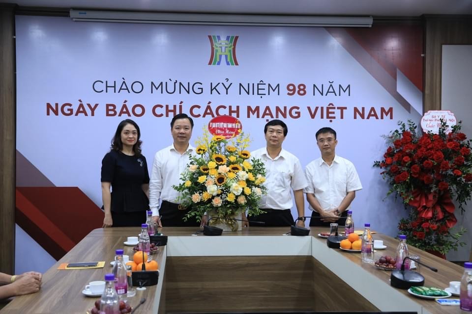 Lãnh đạo MTTQ Việt Nam TP Hà Nội chúc mừng các cơ quan báo chí