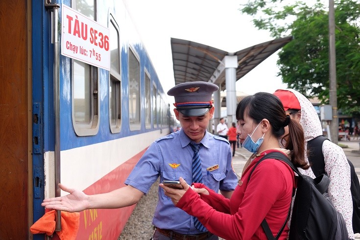 Giảm 10% giá vé tàu cho học sinh đi thi, nhập học năm 2023