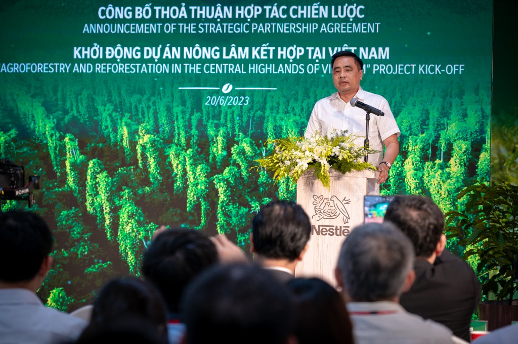 Thứ trưởng Bộ NN-PTNT Nguyễn Quốc Trị phát biểu tại lễ ký kết biên bản ghi nhớ hợp tác giữa Nestlé Việt Nam và Bộ NN-PTNT.