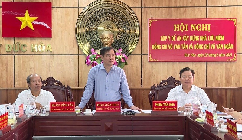 Phó Trưởng Ban Tuyên giáo Trung ương Phan Xuân Thủy phát biểu tại buổi làm việc tại tỉnh Long An.