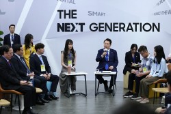 Tổng thống Hàn Quốc thăm Trung tâm R&D của Samsung tại Hà Nội