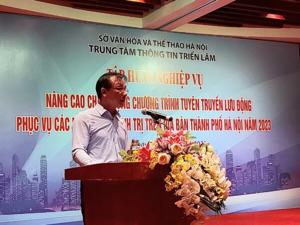 Đồng chí Nguyễn Văn Hoàng, Phó Giám đốc Trung tâm Thông tin Triển lãm Hà Nội phát biểu khai mạc Lớp tập huấn