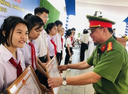 Bình Dương ra quân hưởng ứng ngày toàn dân phòng, chống ma túy